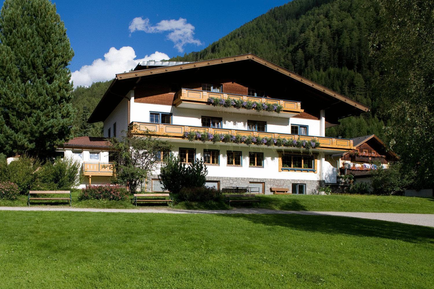 Ferienhaus Alpina Kals-am Großglockner Exteriör bild